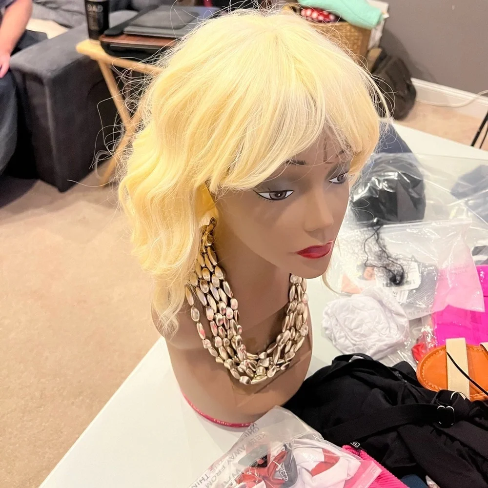 Blonde Wavy Hair Wig – Medium Length